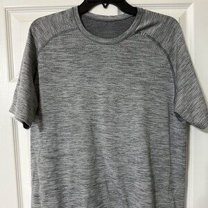 LuLulemon Mens Work Out Shirt